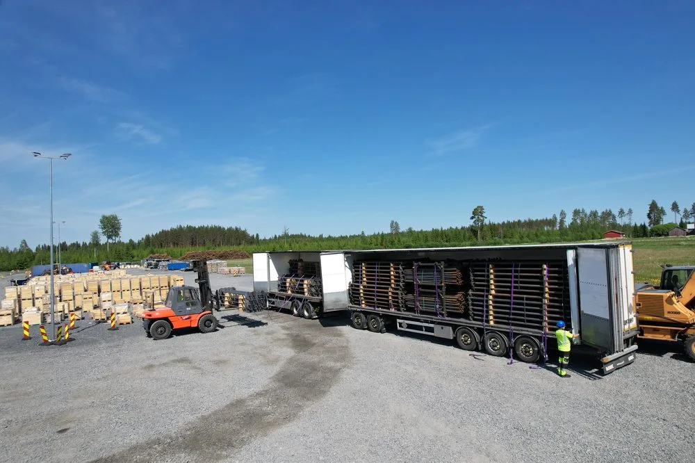 Helicasol Schraubpfahl-Lieferung per LKW
